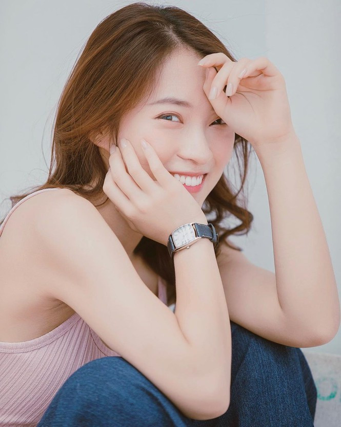 Trở thành người kế nhiệm MC Diệp Chi dẫn Đường Lên Đỉnh Olympia là một trong những cột mốc quan trọng và đáng nhớ trong sự nghiệp của Khánh Vy.