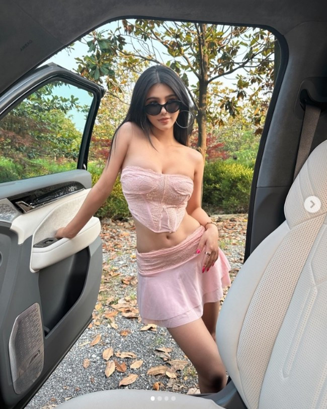 Để có được body chuẩn chỉnh như hiện tại, người đẹp đã tích cực ăn kiêng và luyện động.