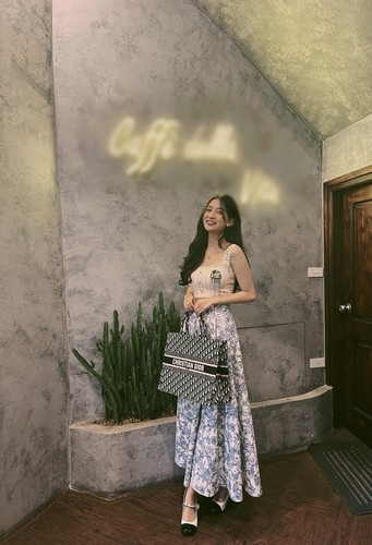 Thư Vũ viết: "Em chỉ có 1 Instagram chính này thui nha. Em ít đăng mà fake nick em nhiều quá".