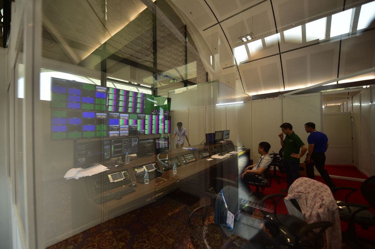 Hệ thống trang thiết bị truyền hình hiện đã được lắp đặt xong, chỉ chờ chạy thử nghiệm.