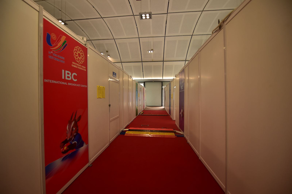 Nằm đối diện Trung tâm báo chí là Trung tâm truyền hình quốc tế (IBC) có diện tích rộng hơn 3.000 m2.