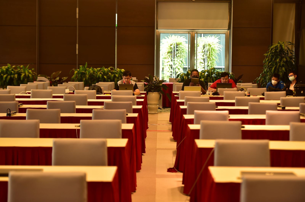 Tại khu vực dành cho phóng viên viết, phóng viên ảnh và phòng họp báo được bố trí 40 bàn, hệ thống 6 màn hình nhỏ và 2 màn hình lớn xung quanh để giúp đội ngũ truyền thông có thêm thông tin trong quá trình tác nghiệp.