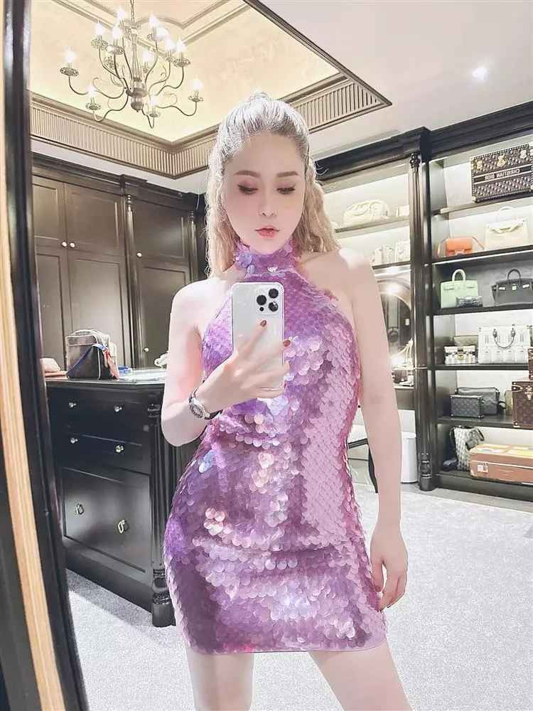 Tất nhiên, tháp tùng "nữ đại gia quận 7" dự tiệc không ai khác chính là anh xã Nguyễn Quốc Vũ.