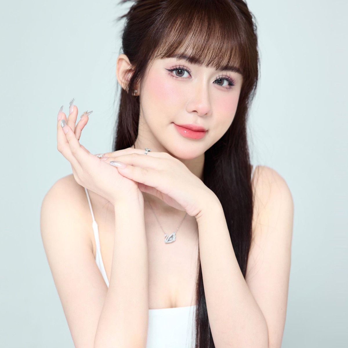 Đa số fan nam của Tuyết Anh đều tỏ ra phấn khích và không tiếc lời khen ngợi dành cho những hình ảnh này.