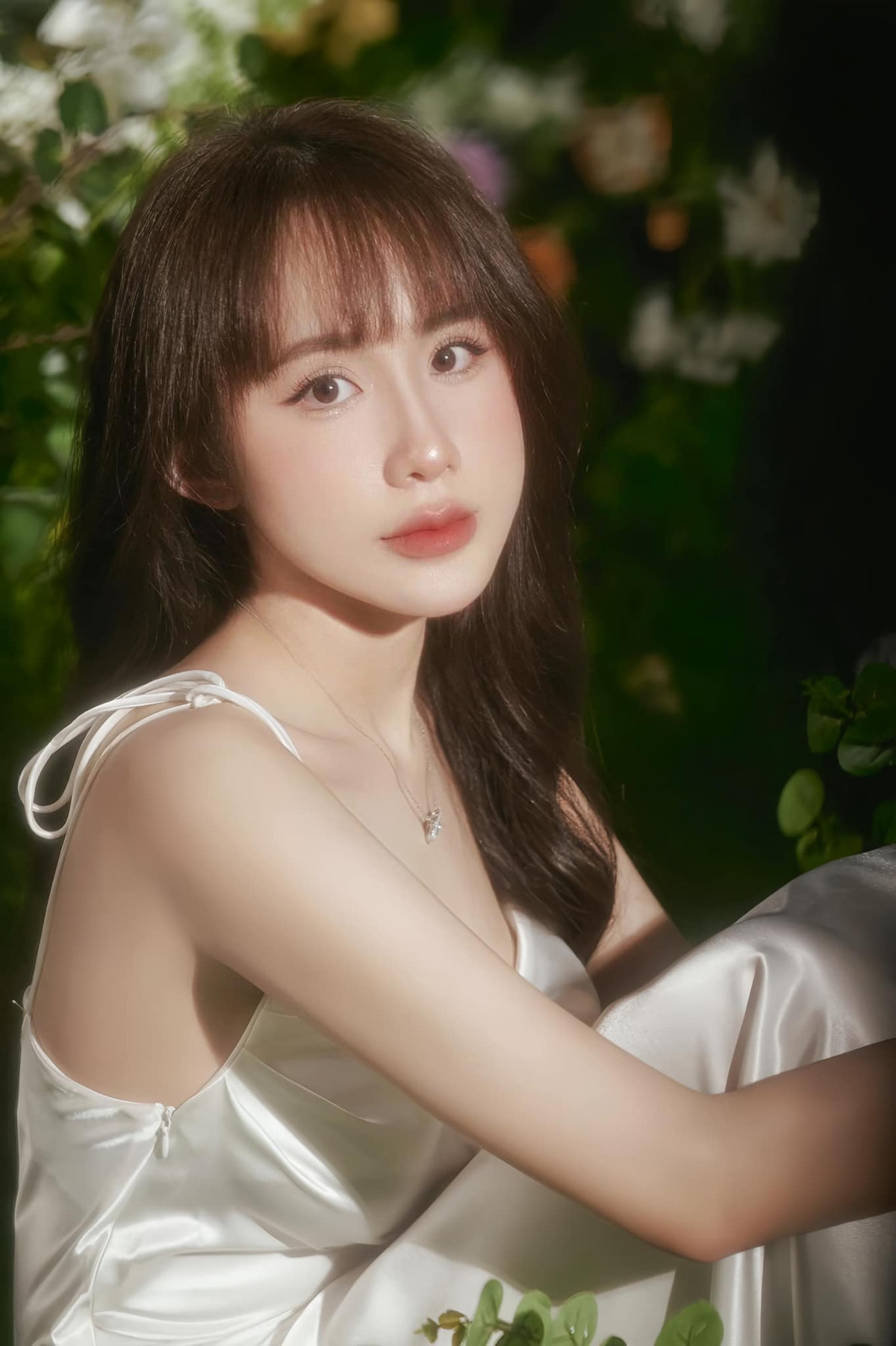 Những bức ảnh trên trang cá nhân của Tuyết Anh không chỉ khoe trọn hình thể nuột nà mà còn toát lên cá tính mạnh mẽ và sự tự tin của cô nàng trong việc thể hiện bản thân. Điều này càng làm tăng thêm sức hút và tạo nên một cuộc đua nhan sắc sôi nổi giữa cô và các đối thủ khác trong hội gái xinh làng bi-a.