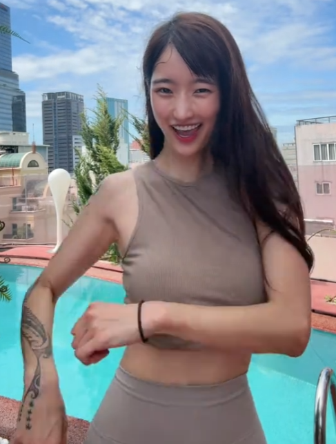 Kim Hye Soo hay được biết đến là hot girl Idol Nation. Cô nàng sở hữu kênh TikTok 1,5 triệu người theo dõi, Instagram hơn 810.000 lượt follow.