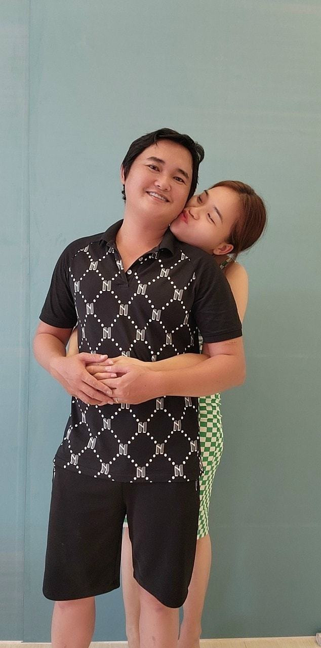 Ngay lập tức, dưới bài đăng có nhiều fan để lại nghi vấn Ngân Thảo đã có tin vui sau hơn 1 năm "về chung một nhà" với ông xã.