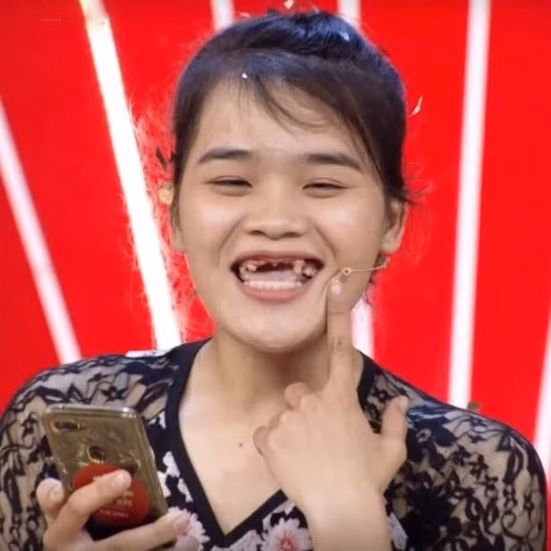 "Thánh sún" thường xuyên đi sự kiện như celeb.