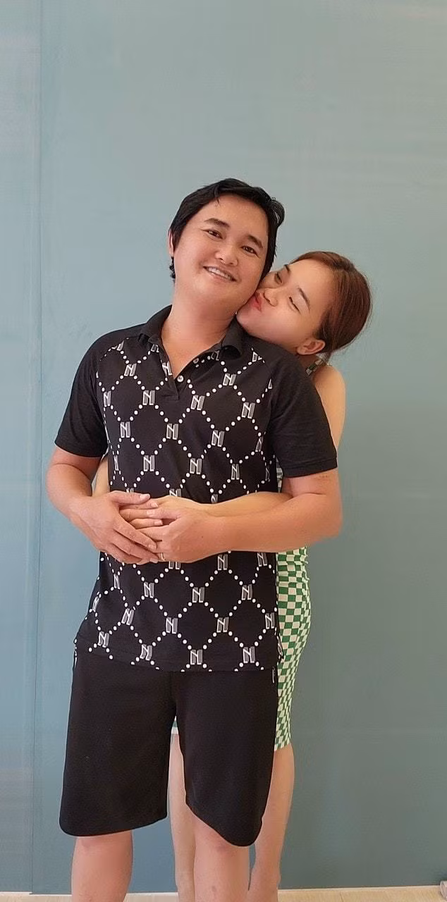 Ngay lập tức, dưới bài đăng có nhiều fan để lại nghi vấn Ngân Thảo đã có tin vui sau hơn 1 năm "về chung một nhà" với ông xã.