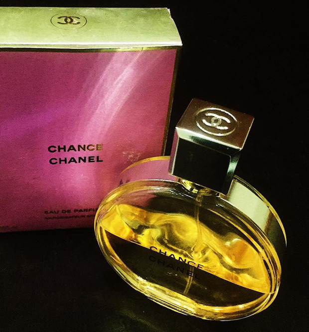 Cụ thể, nickname Quang Đạt chia sẻ: "Chiết nước hoa để về quê ăn Tết. Đúng là cẩn thận quá cũng không nên, thôi thà "bếch" cả chai về còn hơn là phải nhận cái kết "cực đắng".