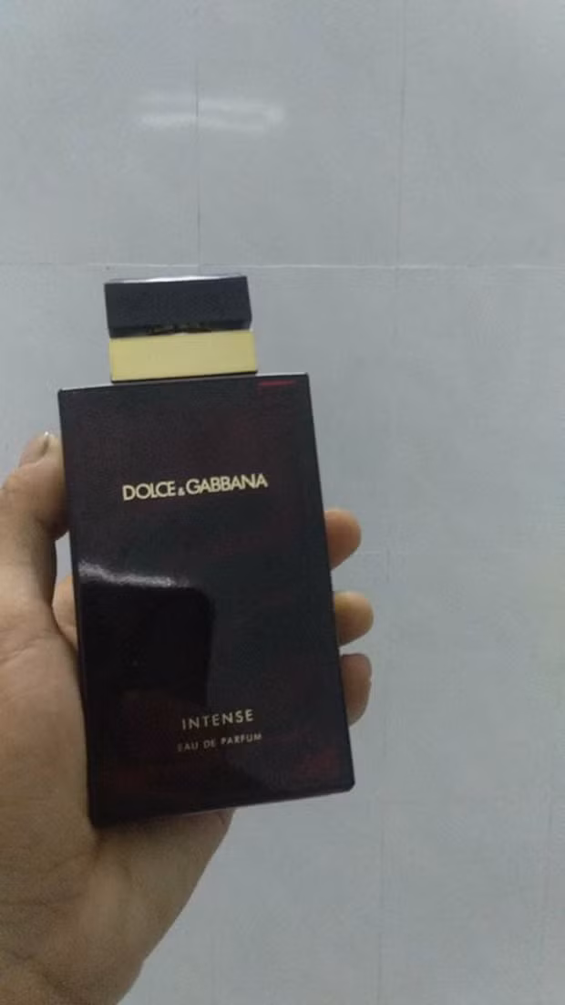 Dưới bài đăng, nhiều dân mê nước hoa cũng chia sẻ câu chuyện đầy nước mắt của mình về "cục cưng" vỡ toang sau một lần bất cẩn.