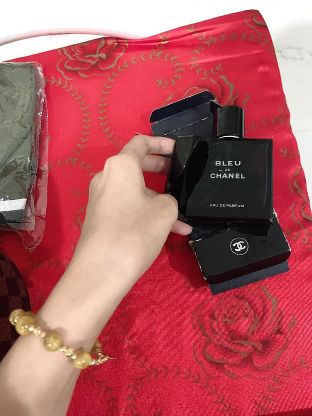 Đặc biệt, nhiều người mê nước hoa đã tậu cho mình lọ nước hoa bản giới hạn nếu rơi vào hoàn cảnh này chắc hẳn sẽ phải "khóc ròng".