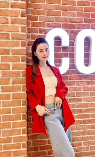 Dù số cân nặng hiện tại khiến nhiều fan lo lắng nhưng diễn viên “Những thiên thần áo trắng” cho biết: “40kg với một số quan điểm có thể là quá ốm, nhưng với tôi chính là sự nỗ lực để hướng đến một cơ thể khỏe mạnh, không mỡ thừa”.