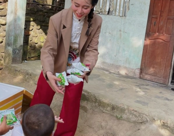 Có thể thấy, bằng những nỗ lực của mình, Việt Phương Thoa đã đạt được nhiều thành công trong công việc cũng như cuộc sống.