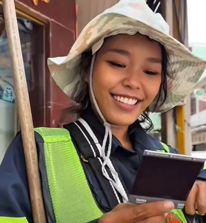 Noppajit "Meen" Somboonsate cũng không ngờ hình ảnh và vẻ đẹp mộc mạc của mình lại nhận được nhiều sự quan tâm không chỉ của người dân Thái Lan mà còn các cộng đồng mạng toàn cầu.