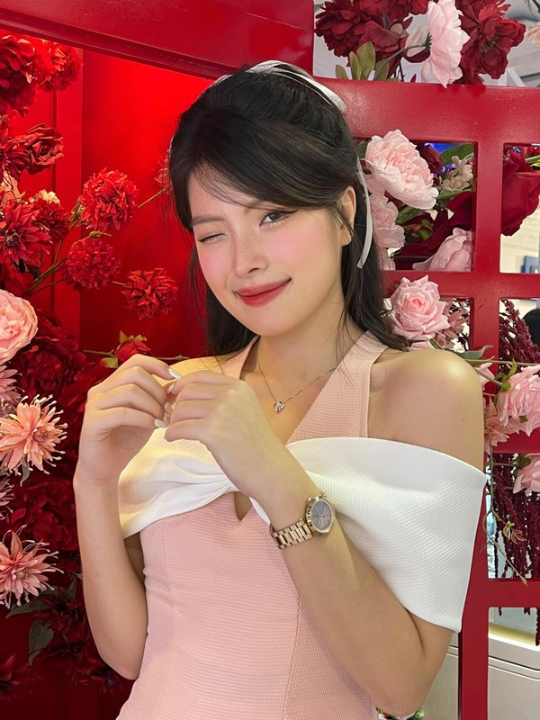 Nguyễn Thụy Bảo Hân còn được khen ngợi là sở hữu làn da trắng nõn và đôi chân dài miên man.