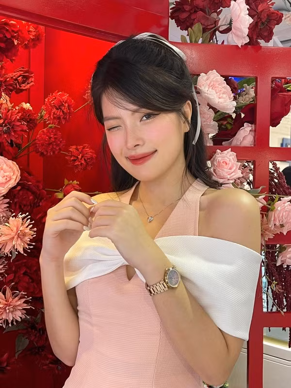 Nguyễn Thụy Bảo Hân còn được khen ngợi là sở hữu làn da trắng nõn và đôi chân dài miên man.