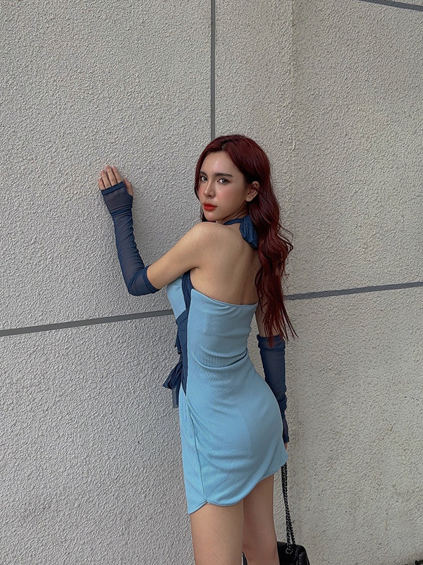 Trên trang cá nhân, nữ MC thường xuyên chia sẻ hình ảnh đời thường với phong cách gợi cảm, phóng khoáng. Tú Anh cho hay, cô chăm sóc nhan sắc, giữ gìn vóc dáng bằng cách chăm chỉ luyện tập và duy trì chế độ ăn khoa học.