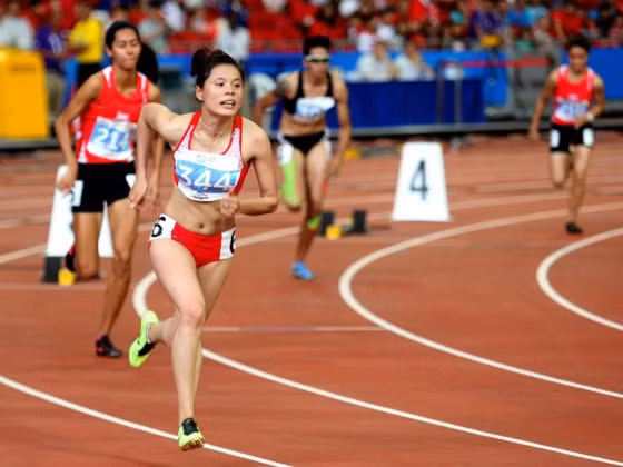 Thanh tich dang ne cua VDV Nguyen Thi Huyen vua gianh HCV chau A