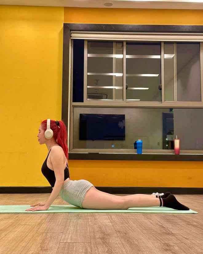 Việt Phương Thoa vẫn chăm chỉ tập luyện hàng ngày tại gia.