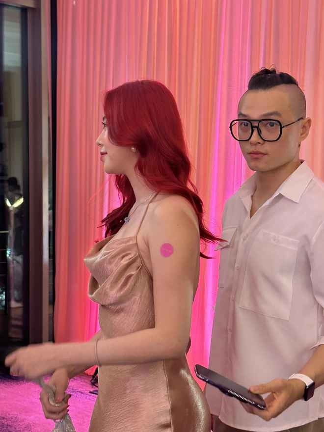 Được biết Việt Phương Thoa tăng 5kg chỉ trong 1 tháng, lên gần 55kg nên có phần tròn trịa hơn