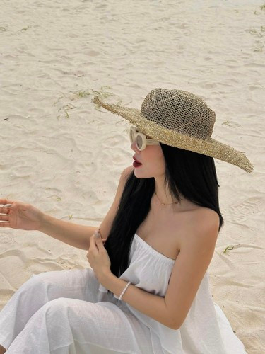 Vì tên gọi độc lạ này, Vòng Phối luôn trở thành tâm điểm chú ý khi đi học, đi làm. Cô gái Đồng Nai rất yêu thích và tự hào về tên gọi của mình, đặc biệt đây là tên do ông nội – người cô rất yêu quý đặt cho.