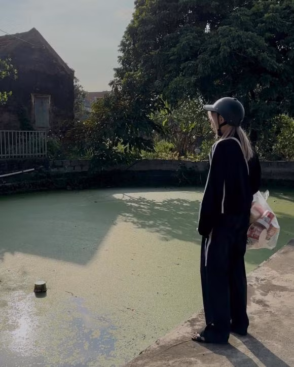 Cụ thể, trên trang cá nhân, một fan đặt câu hỏi nhạy cảm: "Em thấy chị bị mọi người nói ăn bám rất nhiều, chị có cảm thấy buồn không ạ?".