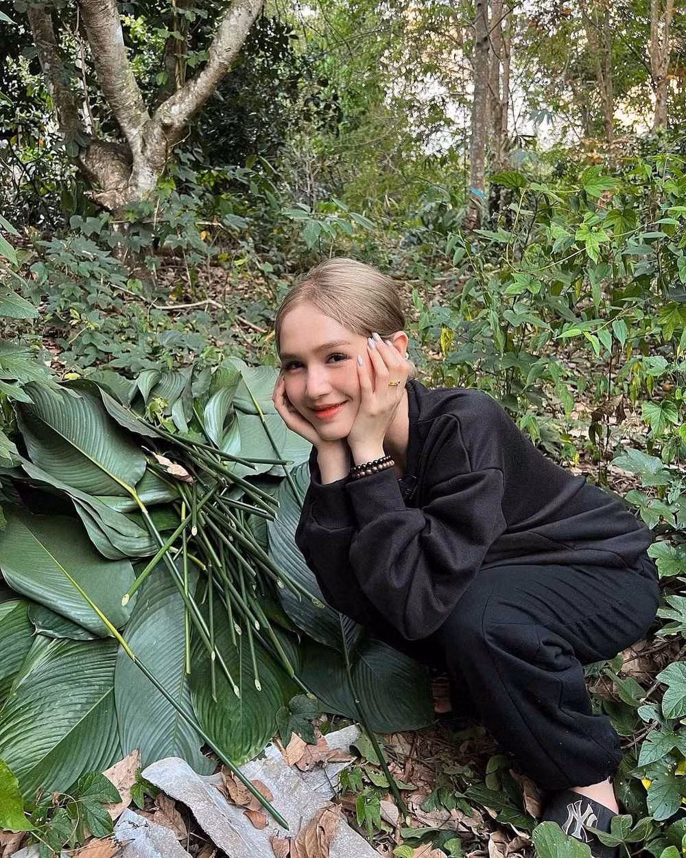 Sau 2 năm kết hôn, Xoài Non chưa vội có con vì còn học thêm và bận kinh doanh.