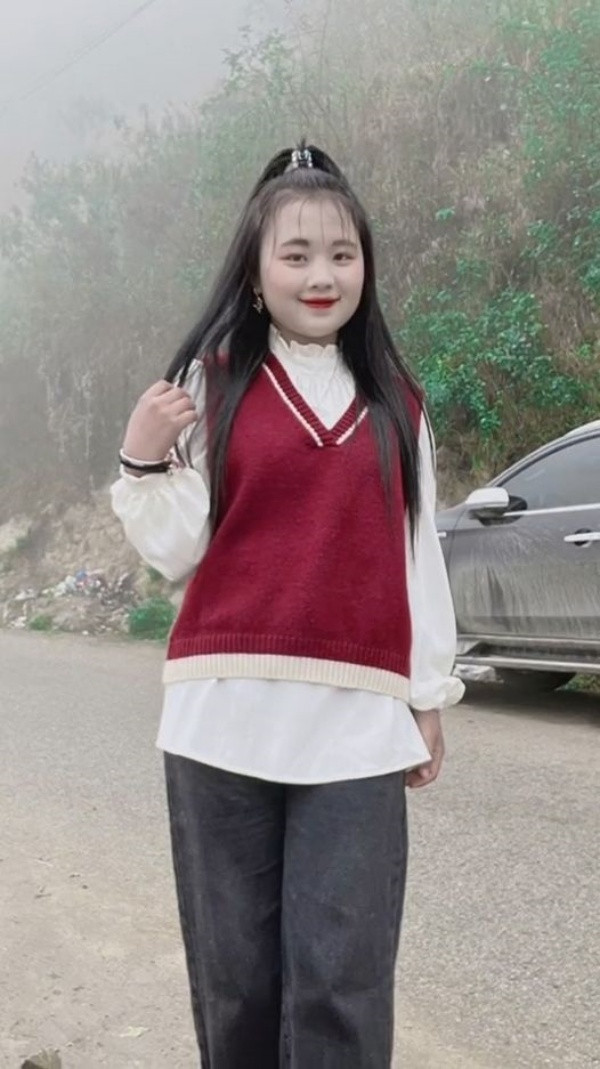 Tuy nhiên, một số ồn ào đã xảy ra, mọi chuyện trở nên căng thẳng khi người hỗ trợ tuyên bố đã kết thúc hợp đồng với Mua Thị Dua, và số tiền bỏ ra giúp đỡ cô bé chị không yêu cầu hoàn trả, cô chỉ hỗ trợ như một mạnh thường quân.