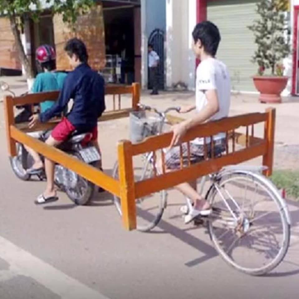 Việc không tôn trọng luật giao thông như trên không chỉ gây ảnh hưởng trực tiếp tới người điều khiển mà còn đến những người xung quanh.