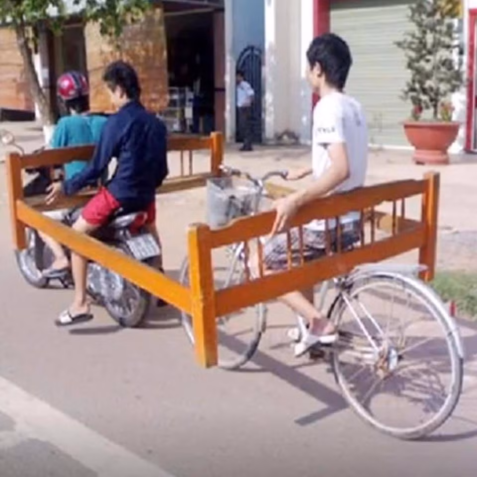 Việc không tôn trọng luật giao thông như trên không chỉ gây ảnh hưởng trực tiếp tới người điều khiển mà còn đến những người xung quanh.