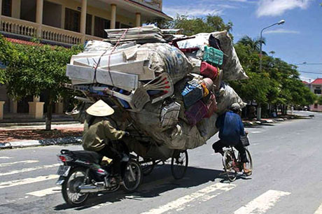 Đôi lúc ra đường, chúng ta vẫn gặp tình trạng những chiếc xe tự di chuyển mà không nhìn thấy người điều khiển đâu.