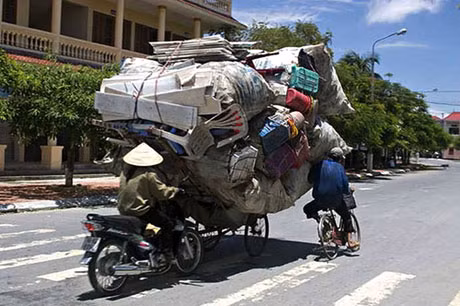 Đôi lúc ra đường, chúng ta vẫn gặp tình trạng những chiếc xe tự di chuyển mà không nhìn thấy người điều khiển đâu.