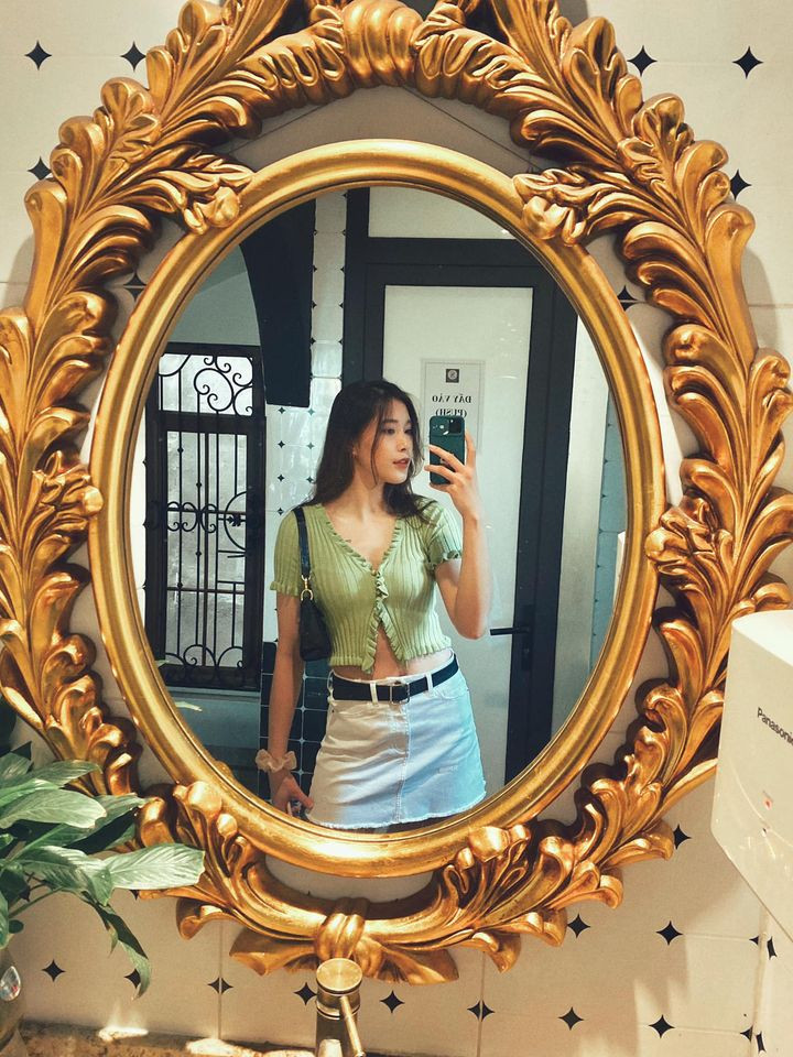 Vòng eo thon gọn là điều dễ thấy ở bất cứ VĐV thể thao nào. Thu Huyền là sự kết hợp hoàn hảo của nhan sắc và vóc dáng, toát lên thần thái rất riêng.