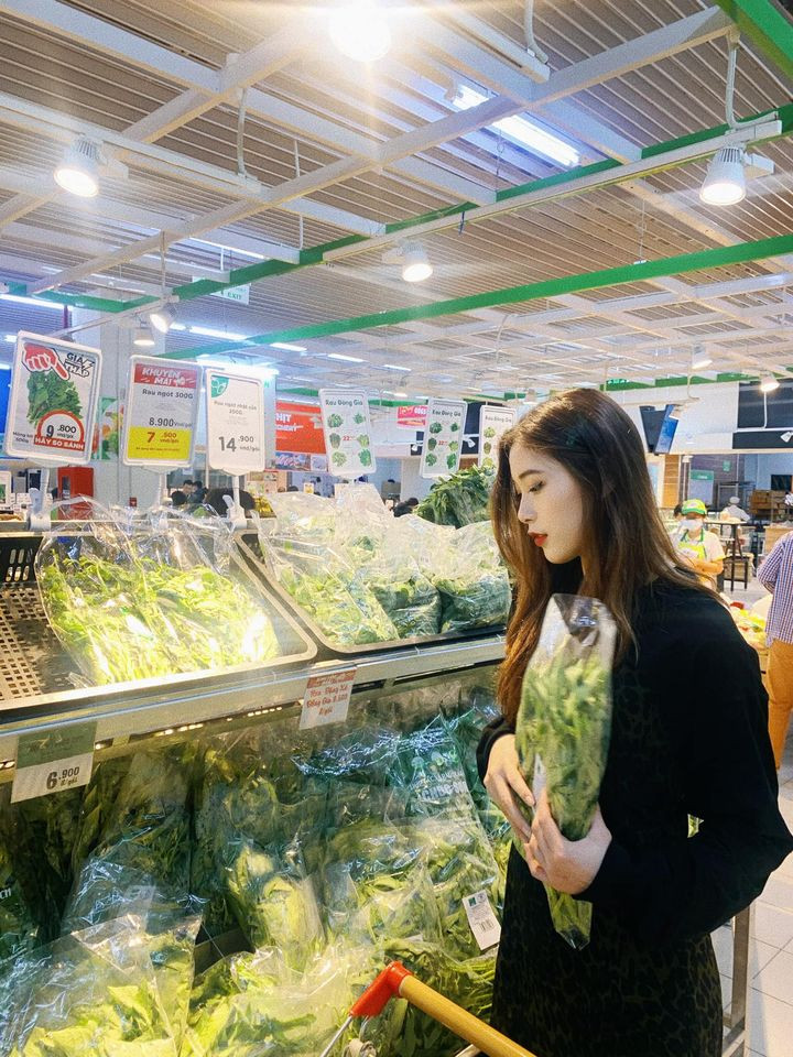 Dưới phần bình luận, không ít lời khen từ dân mạng được dành cho hoa khôi làng bóng chuyền Việt Nam - Đặng Thu Huyền.