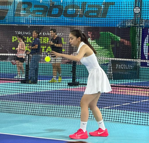 Nàng hot girl thể hiện niềm đam mê với pickleball bằng những buổi tập nghiêm túc và tham gia thi đấu ở giải phong trào, đạt được giải ba.