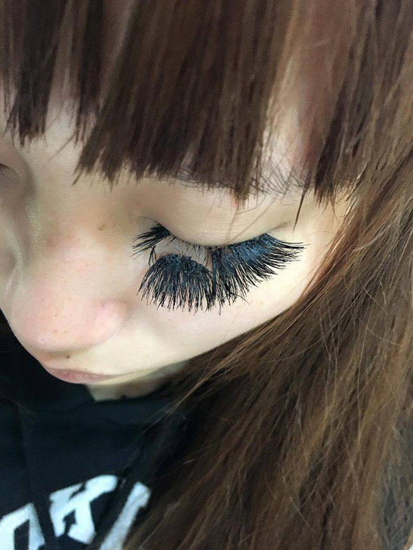 Nối mi kiểu mi trồng mi là điều từng xảy ra.