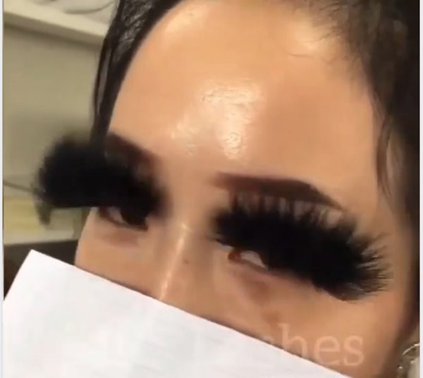 Đây không phải lần đâu tiên mà những thảm họa nối mi xuất hiện trên MXH.