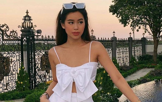 Nhiều bạn bè của Tiên Nguyễn cũng đã sẵn sàng ghé qua, tậu cho mình một kho hàng hiệu mang về.