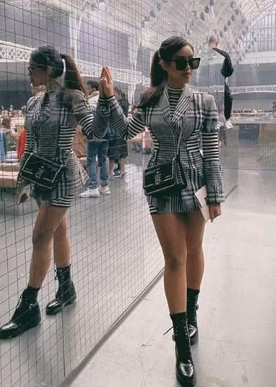 Dù dương tính với virus Corona nhưng với sự giúp đỡ tận tình của dàn bác sĩ, Tiên Nguyễn khỏi bệnh. Cô nàng thực hiện đầy đủ và nghiêm túc từng công đoạn từ cách ly, phác đồ điều trị.