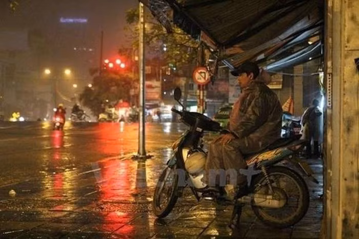 Bac Bo sang va dem co mua phun, suong mu, troi ret