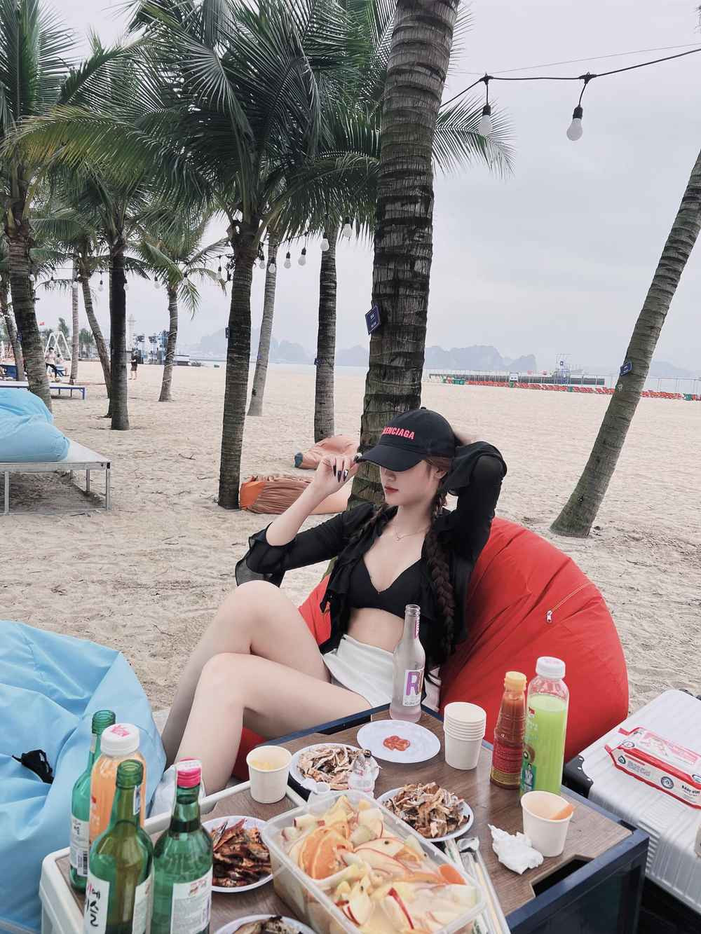 Cô gái trẻ tự nhận bản thân là người hướng ngoại, nói nhiều. Mặc dù đam mê bộ môn thể thao cá tính song Hương vẫn giữ sự nữ tính, duyên dáng. 9X thích mặc váy, đồ ngắn khoe trọn dáng vóc.