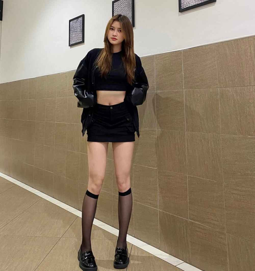 Năm 2014, Hương học hết cấp II thì nghỉ, chuyển lên Trung tâm thi đấu thể thao ở Hà Nội tập luyện. Sáng cô luyện đấu kiếm, chiều học văn hóa. Những năm tháng xa nhà, cô gái trẻ học cách tự lập, vượt qua nỗi nhớ người thân, gia đình. Cứ cách 2 tuần hoặc 1 tháng Hương mới về Hải Phòng. Số tiền hỗ trợ hiện tại mỗi tháng cô nhận được rơi vào khoảng 14 - 15 triệu.