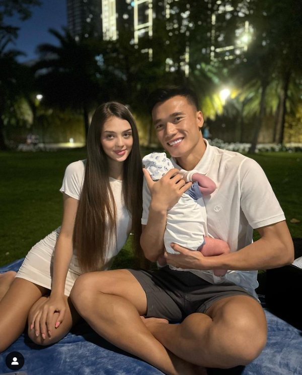 Có vợ con ở bên cạnh, bao nhiêu áp lực, mệt mỏi đối với chàng thủ thành xứ Thanh cũng bay biến hoàn toàn.