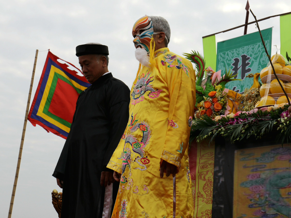 Theo sử sách ghi lại, Lễ tịch điền đầu tiên được vua Lê Đại Hành tổ chức và đích thân vua xuống đồng cày ruộng vào đầu xuân năm Đinh Hợi, niên hiệu Thiên Phúc thứ 7 (năm 987).