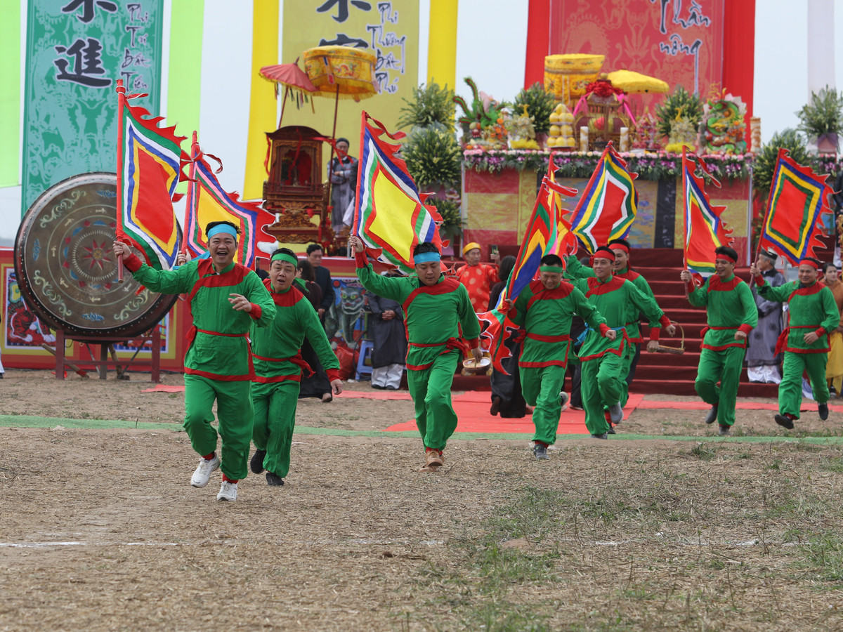 Lễ hội Tịch điền Đọi Sơn được tổ chức từ mùng 5 đến mùng 7 tháng giêng. Đây lễ hội được UBND huyện Duy Tiên duy trì, tổ chức nhằm quảng bá với du khách trong và ngoài nước về những giá trị văn hóa truyền thống tiêu biểu, độc đáo của địa phương.