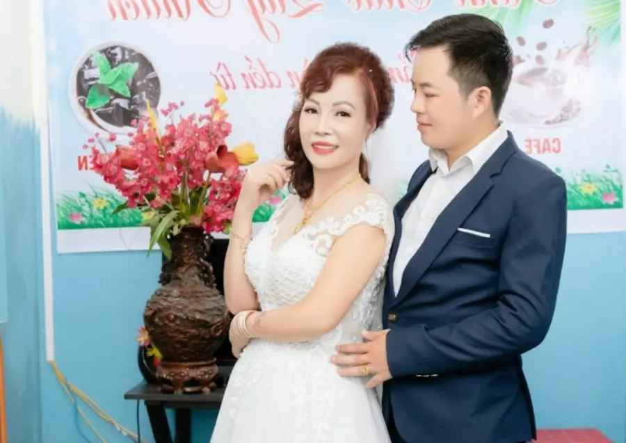 Về phần mình, dù tái hôn khi ngoài 60 tuổi nhưng chị Sao vẫn xác định lấy chồng thì sẽ làm dâu. Bao nhiêu năm qua, chị chưa từng khiến chồng và nhà chồng phiền lòng.