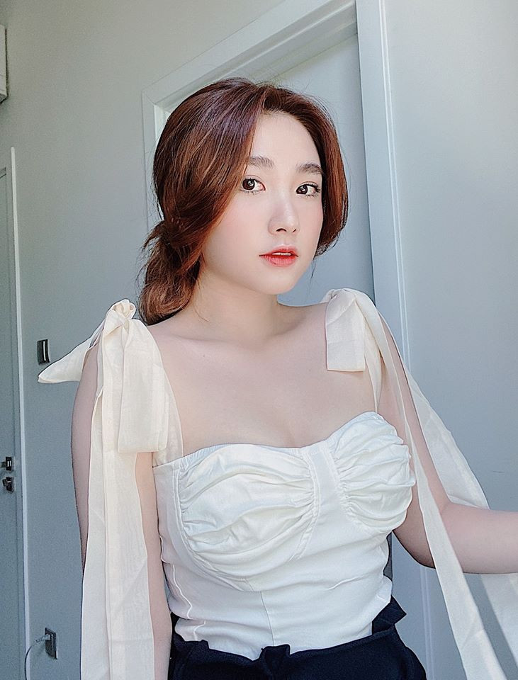 Trước tình hình căng thẳng, Thanh Mèo phải lên tiếng xoa dịu. Trên Facebook cá nhân hơn 103.000 người follow, hot girl Sài thành đăng status giải thích với đại ý đoạn clip này làm để châm biếm những người đem giá trị phụ nữ ra đùa giỡn.