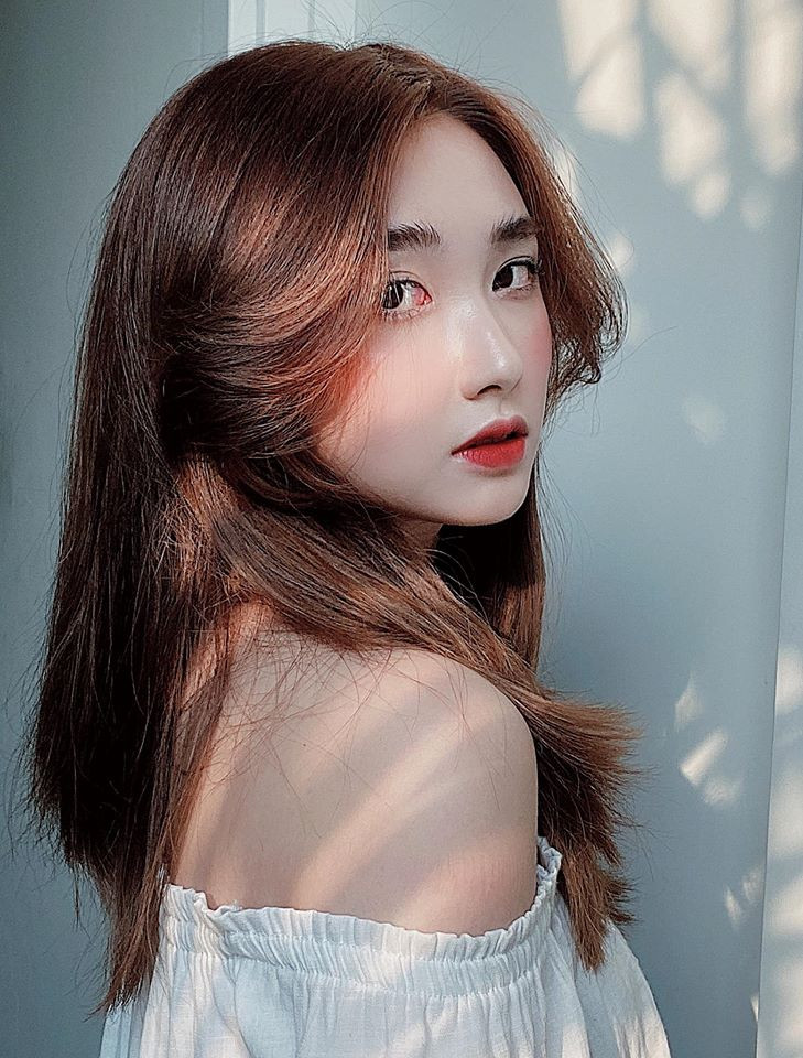 Cụ thể, tháng 6/2018, Thanh Mèo được quan tâm hơn cả khi dính tin đồn tình cảm với thủ môn Bùi Tiến Dũng. Những bức ảnh hai người ở bên nhau được chia sẻ liên tục trên mạng xã hội.