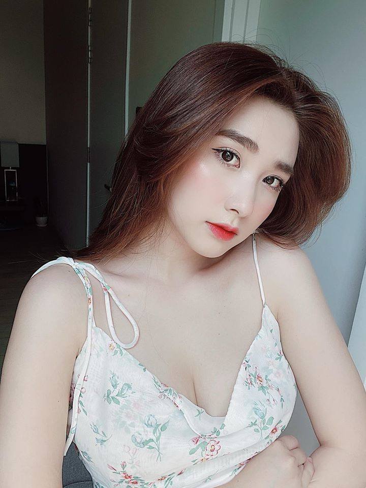 Không giống với nhiều nàng WAGs khác, Thanh Mèo chưa từng công khai hay lên tiếng về mối quan hệ với thủ môn Bùi Tiến Dũng.